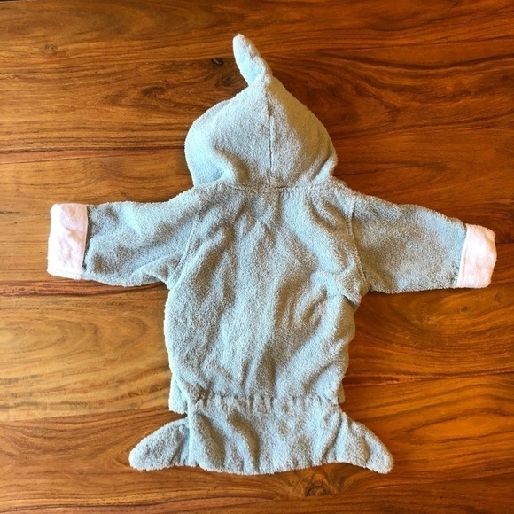 Baby Aspen Blue Shark Bathrobe 🦈 - Picture 6 of 8